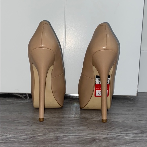Steve Madden Pumps heels - Picture 3 of 4